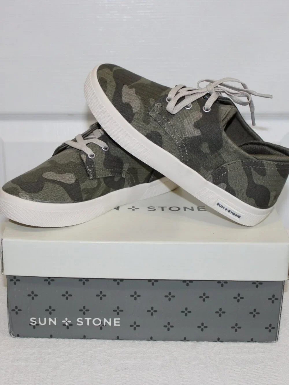 '***NEW*** Sun Stone Camo Sneakers - Little girls 2M